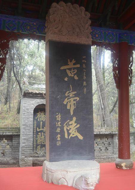 迁葬说这种说法的主要依据是甲骨文中的记载,武丁在妇好死后为她配