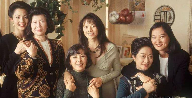 《喜福会》剧照,左二为周采芹饰演的林多阿姨她在自传中说道:"我是