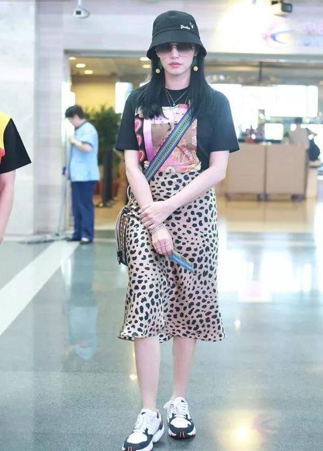 配饰42岁陈数一改往日淑女形象,变身野性狂野风?简直又欲又A