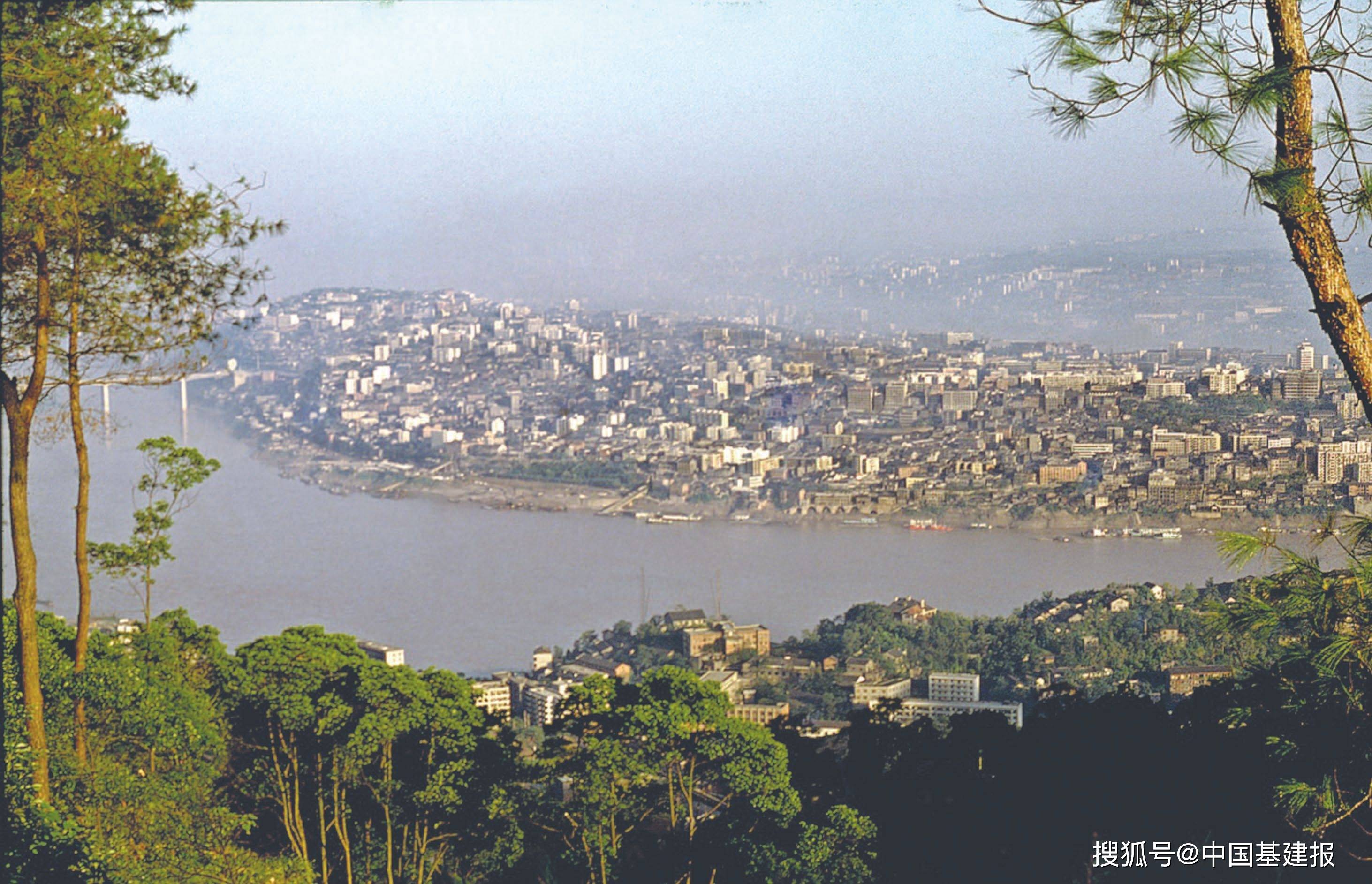 圖為1978年的渝中半島遠景.