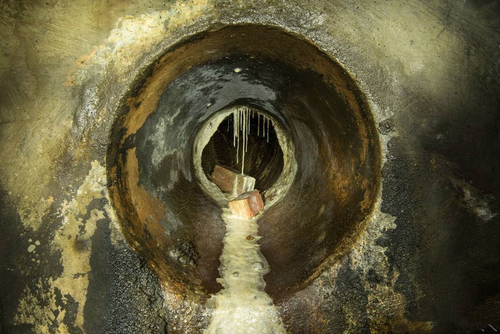 原创英国下水道的油脂怪绵延长达750米被迫斥资请来净化者