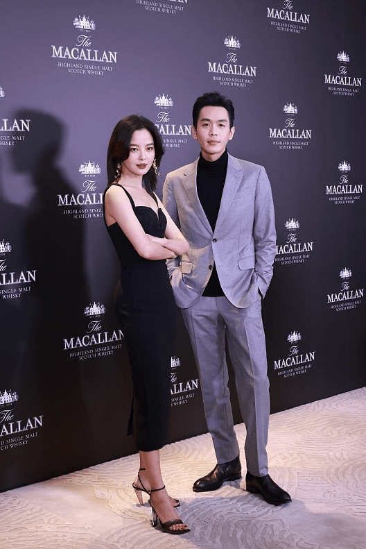 身材 辛芷蕾真是胖得恰到好处，穿小黑裙秀肩秀腰又秀腿，身材太好了