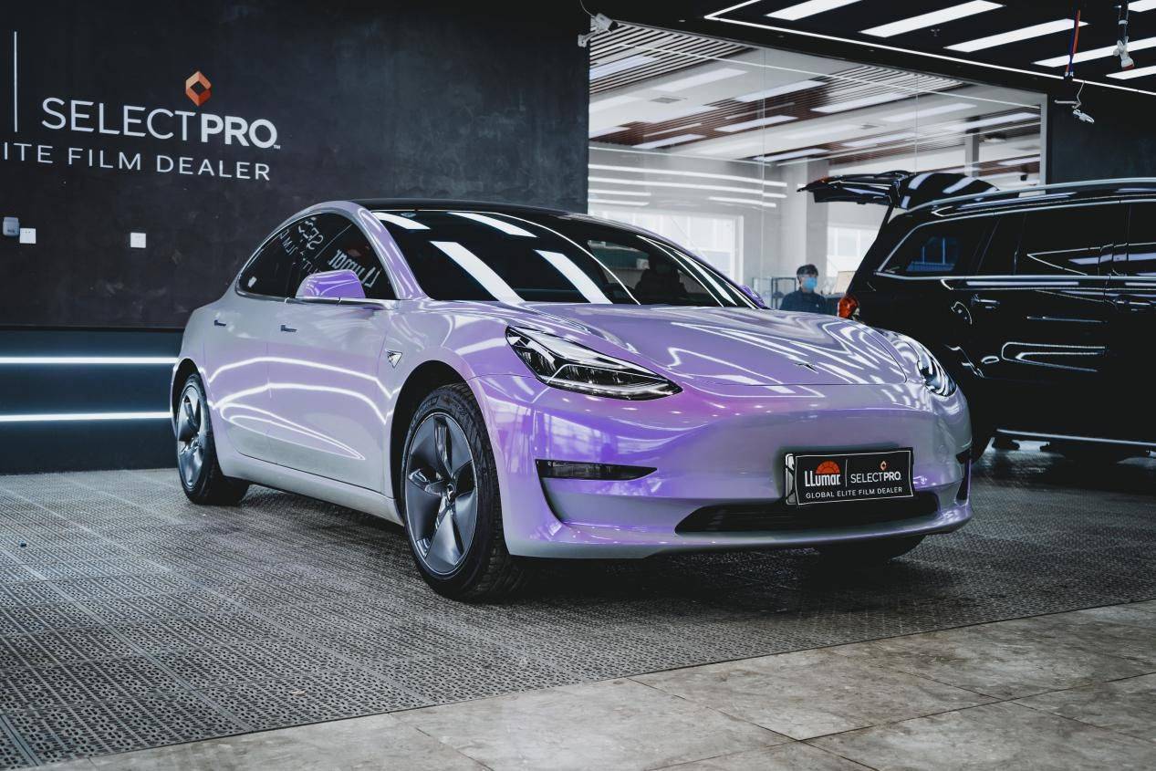天津汽车贴膜特斯拉model3梦幻灰魅紫改色案例分享