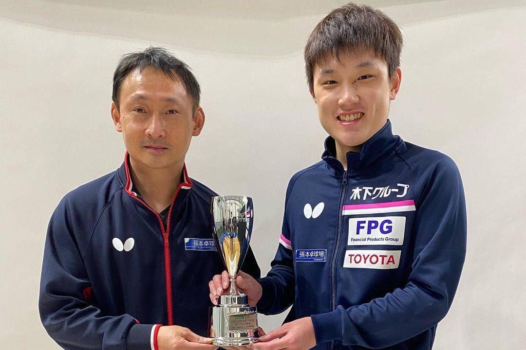 会的选手同时输球,伊藤美诚2-4不敌长崎美柚,石川佳纯3-4不敌早田希娜