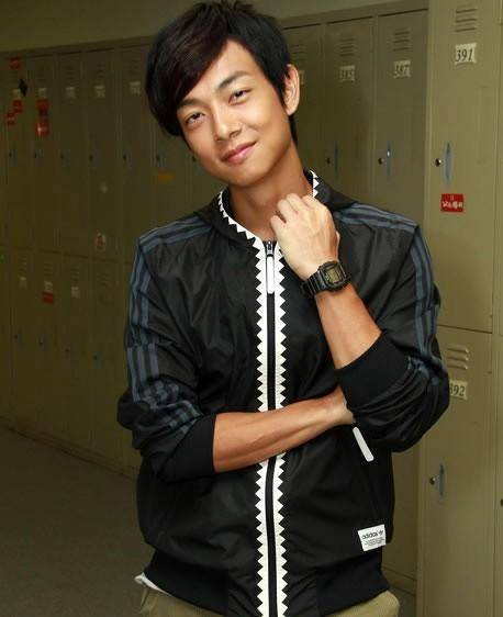 大家就会恍然大悟,他就是在前段时间很火的香港电视剧《使徒行者》中