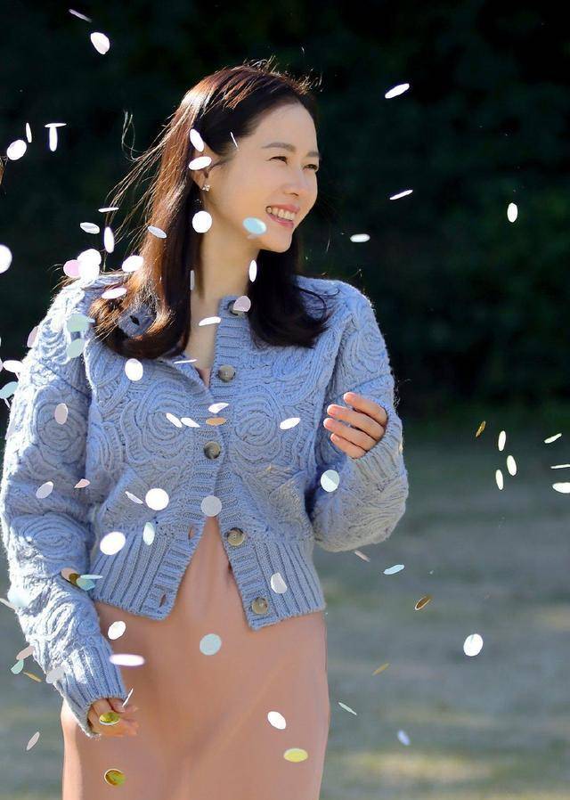 评价孙艺珍浅穿婚纱美得不可方物，40岁嫁玄彬逆生长，为婚礼努力变美