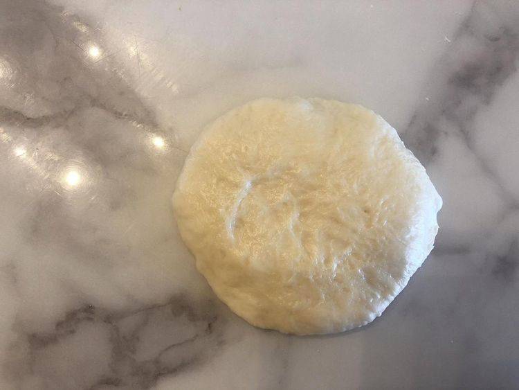 面包|家人迷上了这个早餐包，松软的外皮包裹着浓香的馅料，太美味了