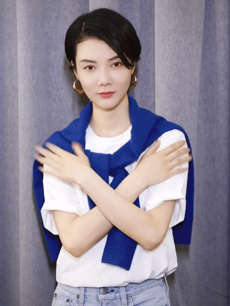 39岁车晓直播暴瘦成瓜子脸苹果肌明显难掩细纹至今单身