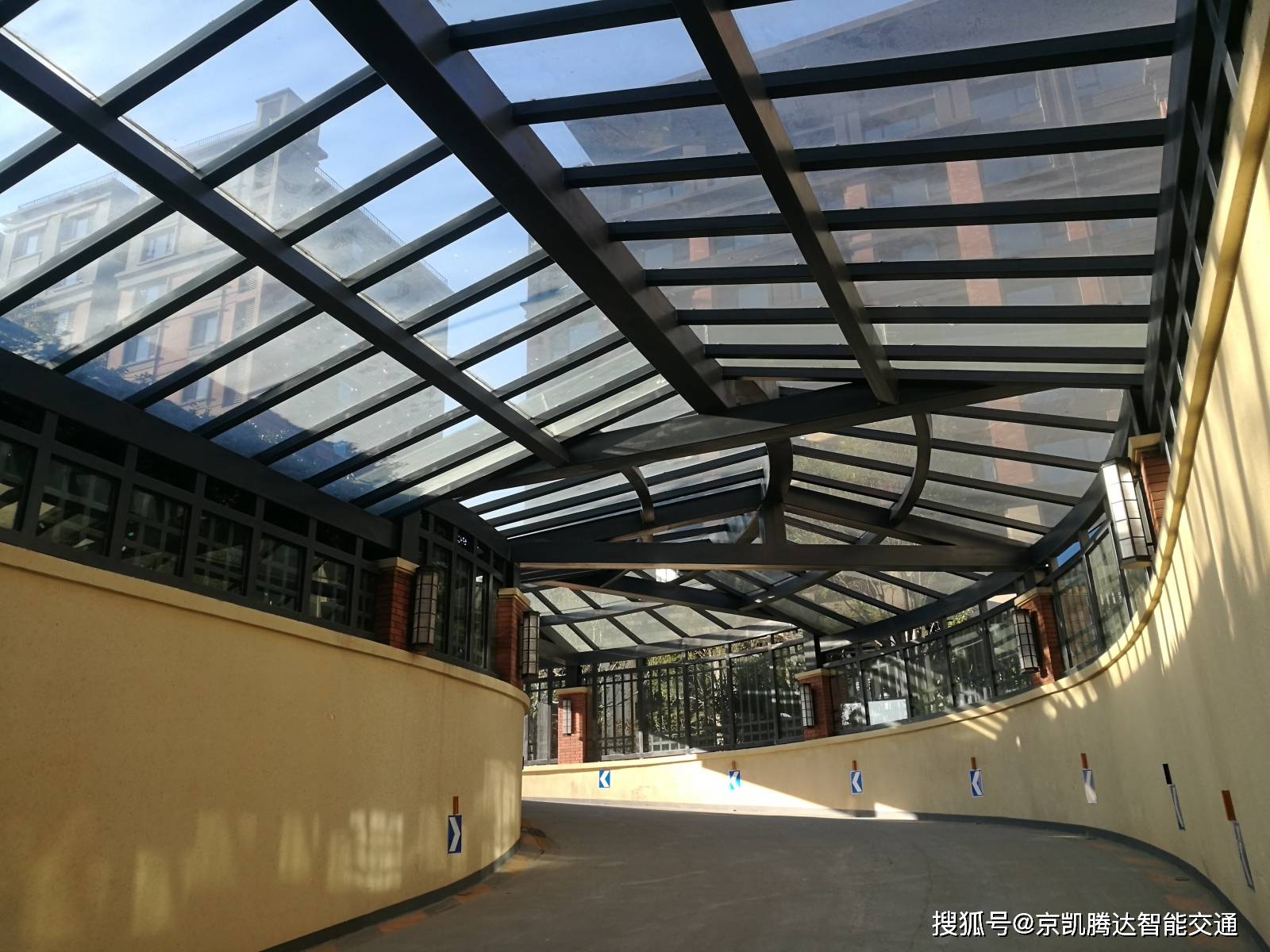 关于坡道阳光棚好坏,不妨这么判断,很有效!_pc_板材_地下