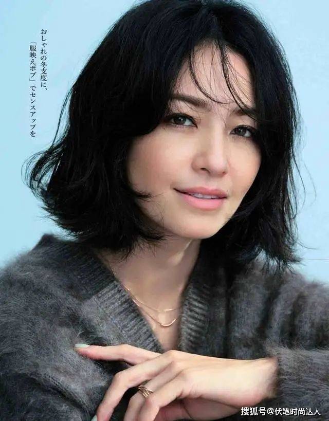 下巴50多岁的女人，剪掉你的长发吧！试试这3款短发，有白发也照样美