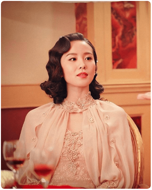 刘诗诗穿旗袍太美了黄金的身材比例尽显高贵与优雅