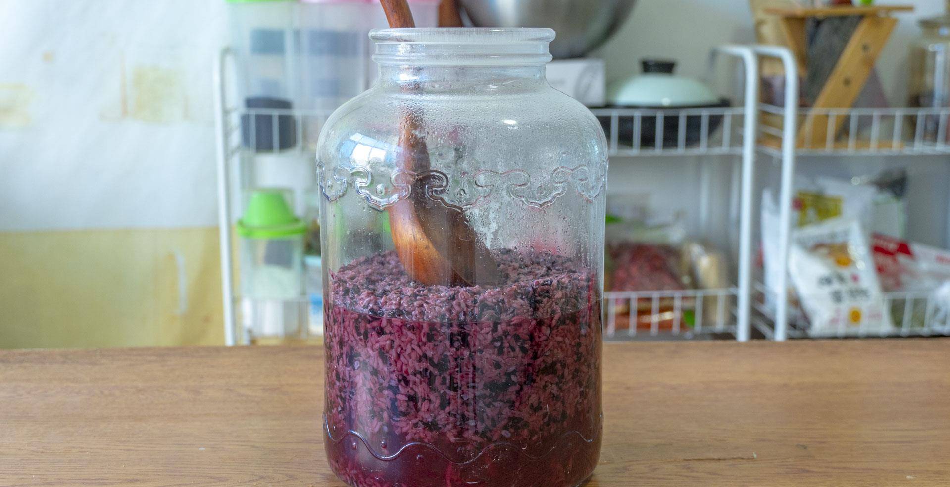 加入适量|爱美的女人，建议多吃“4红3黑2绿”，含铁量高，春季常吃气色好