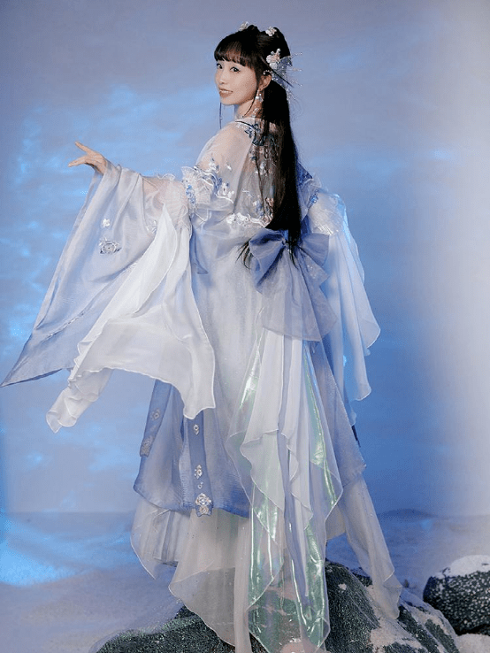 贝儿公主 迪士尼公主配上中国元素，这波脑洞汉服，我服!