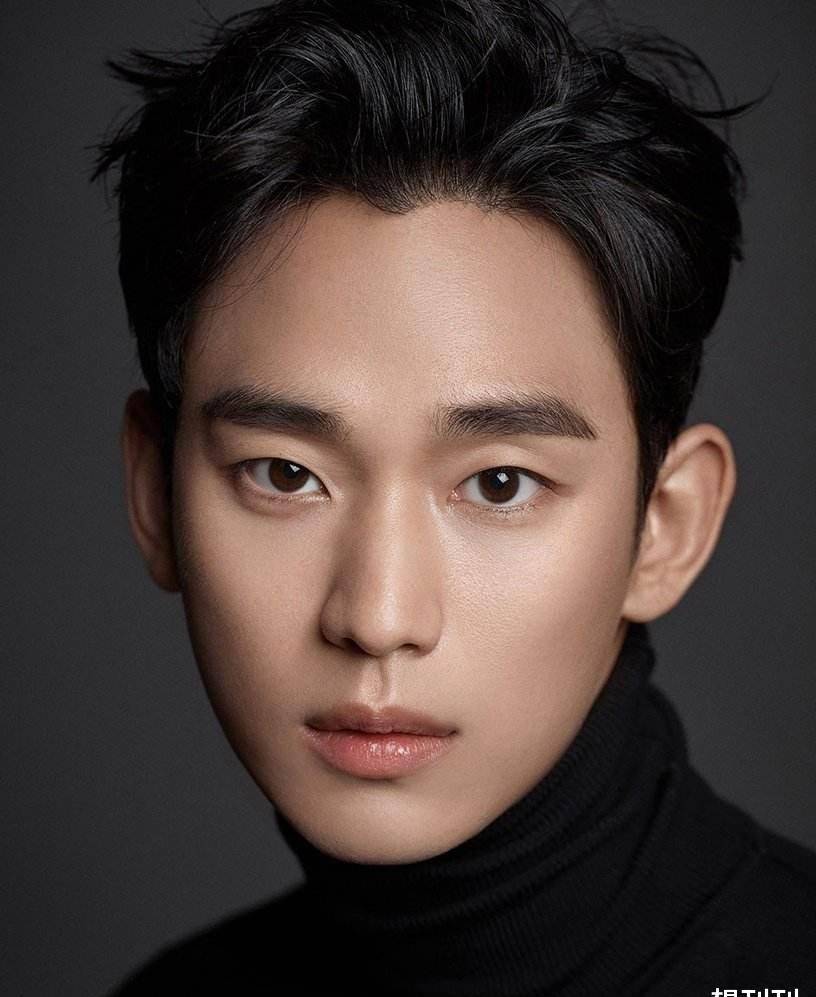 单眼皮内娱最假双眼皮PK，就差割到脑门了，生怕别人看不出是割的？