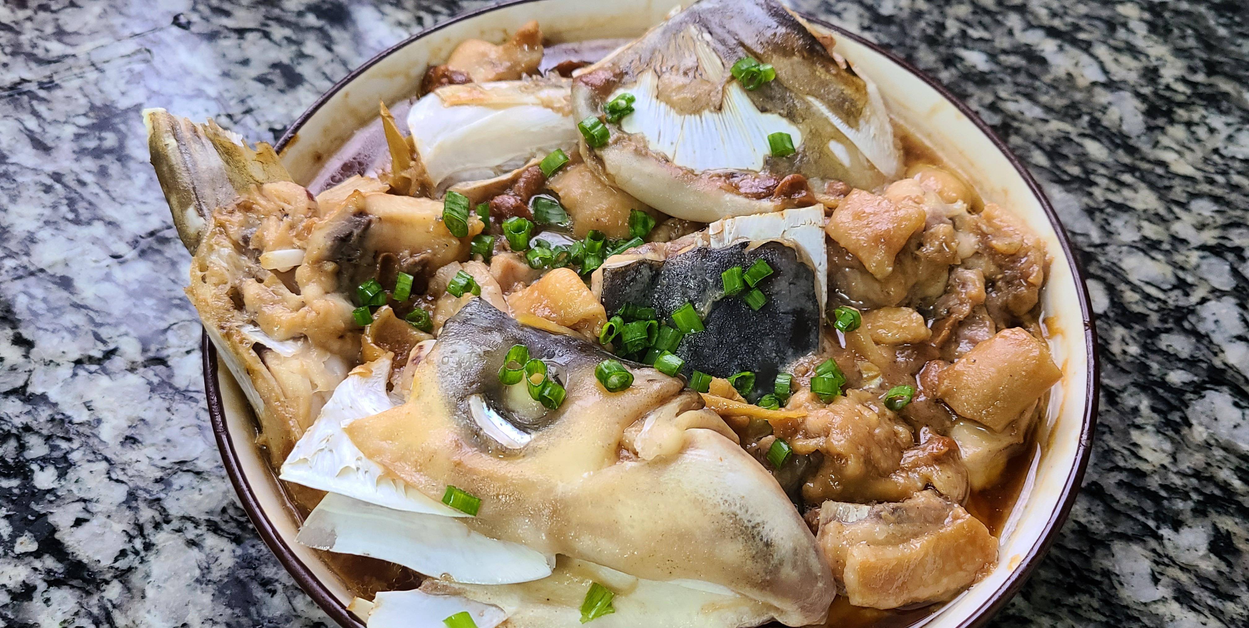 鱼头蒸鸡,教你一道简单又好吃的美食,味道鲜美_鱼肉_做法_那味道