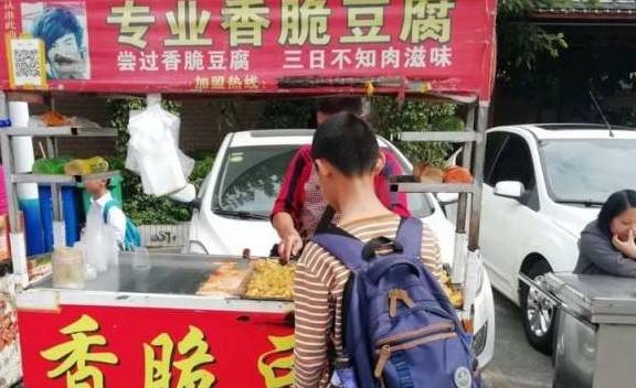 黑心|7岁男孩肚子疼,胃里发现一团“胶”,有些“营养零食”太坑娃