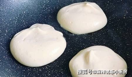 蛋白|这早餐真简单,不和面,不揉面,上锅煎一煎就能轻松搞定!