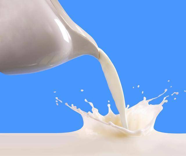 人体|牛奶全是防腐剂,不仅有毒还致癌?医生:这4种“假牛奶”早扔