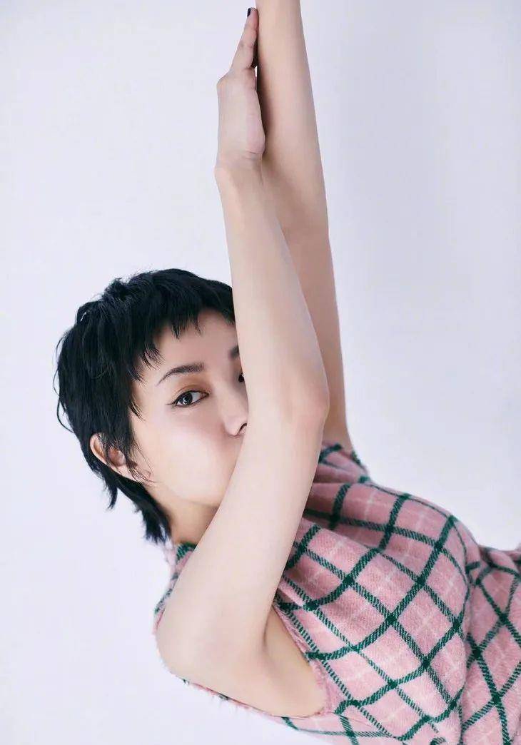 眼睛美人计|郭采洁的短发,又出圈了