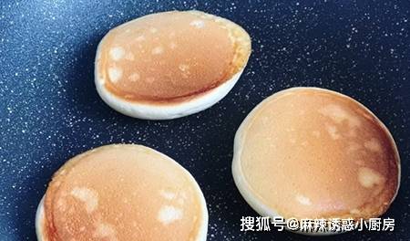 蛋白|这早餐真简单,不和面,不揉面,上锅煎一煎就能轻松搞定!