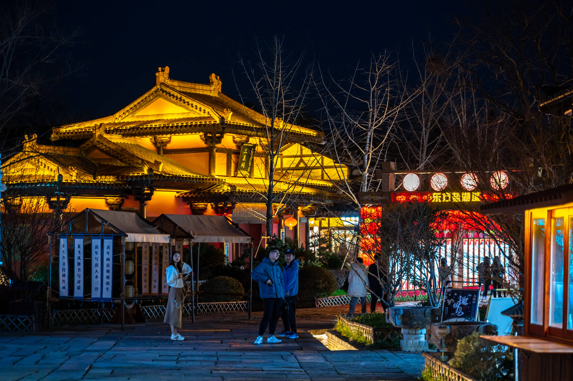 景区|常州有一座“逍遥山镇”，夜色下恍若走进了仙境，就在茅山脚下