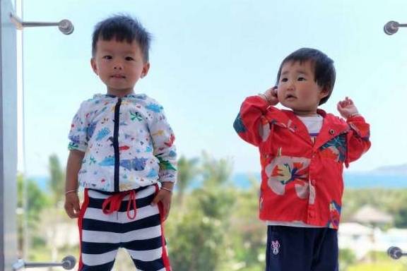 黑心|7岁男孩肚子疼，胃里发现一团“胶”，有些“营养零食”太坑娃