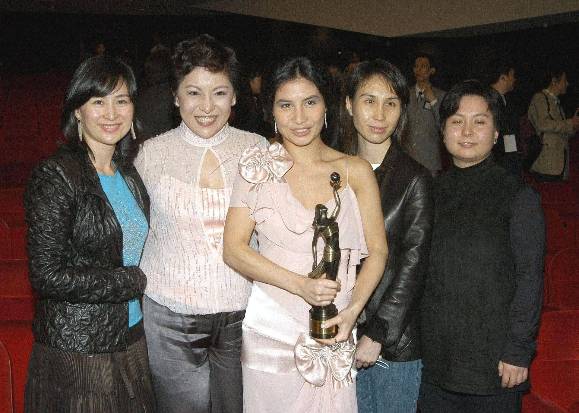 何鸿燊家族也出手了,为保良局跟tvb捐款捐物_何世礼_于何东_香港