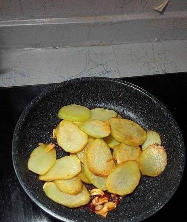 加入适量|没有干锅也能做出可口的干锅土豆片,简单美味,土豆控不要错过哦