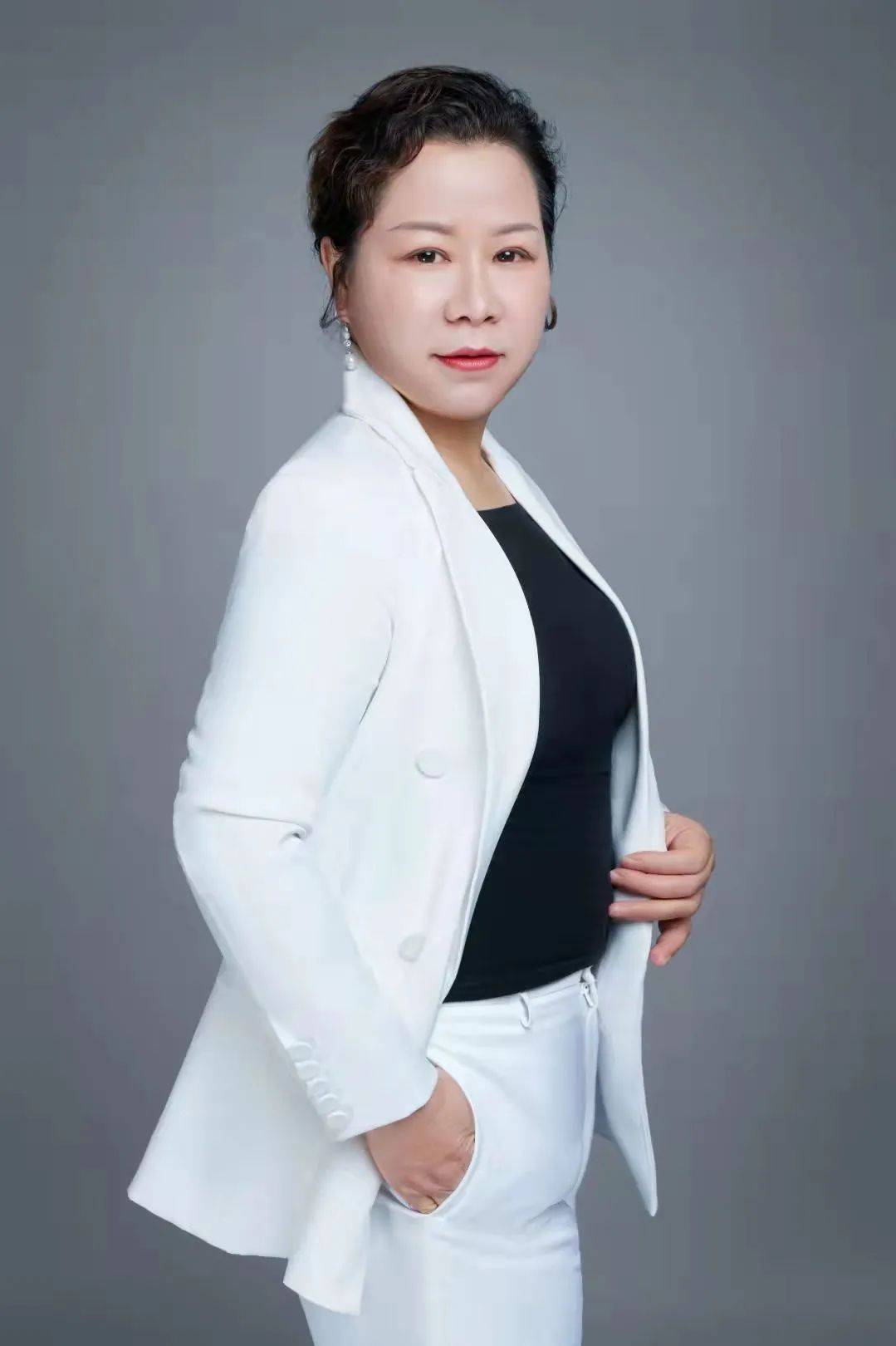 「86岁创业女神」85后美女老板创业