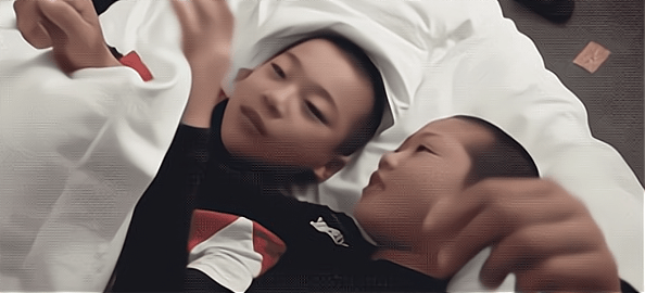 少年》两个性格迥异的少年,彼此的陪伴,是对命运的叫板?