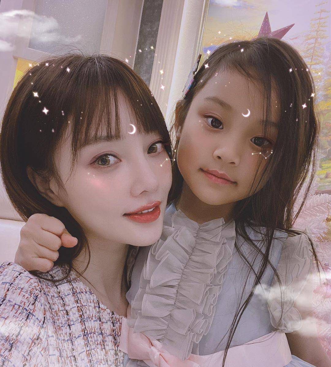 原创李小璐疑似给甜馨改姓引热议粉丝上线为其发声