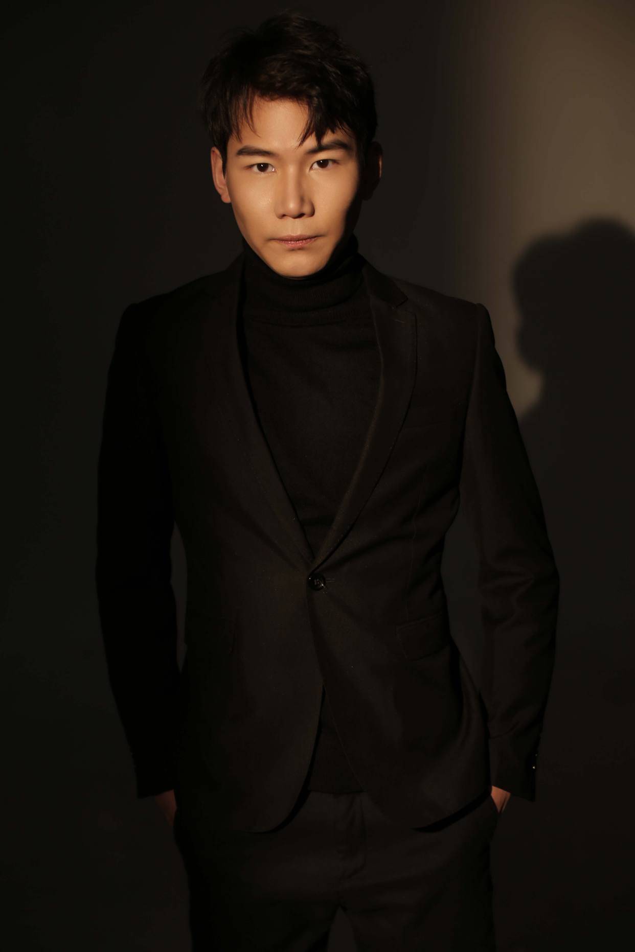 青年|《平行世界》后又一新剧将袭，梁佳楠崔真真《同一屋檐下》，或在出佳作