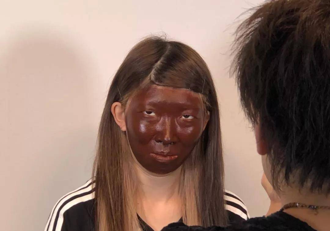 因为丑得独特的“女版杨迪”！不仅是24岁单亲母亲，还是个美妆博主