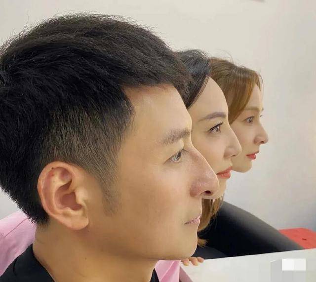 因为张柏芝水滴鼻输给了她，什么样的鼻子小成就美女完美的侧颜？