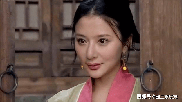 兰迪|别流行于正寡淡风了！这部剧服道化五彩缤纷，丫鬟造型都精致多变