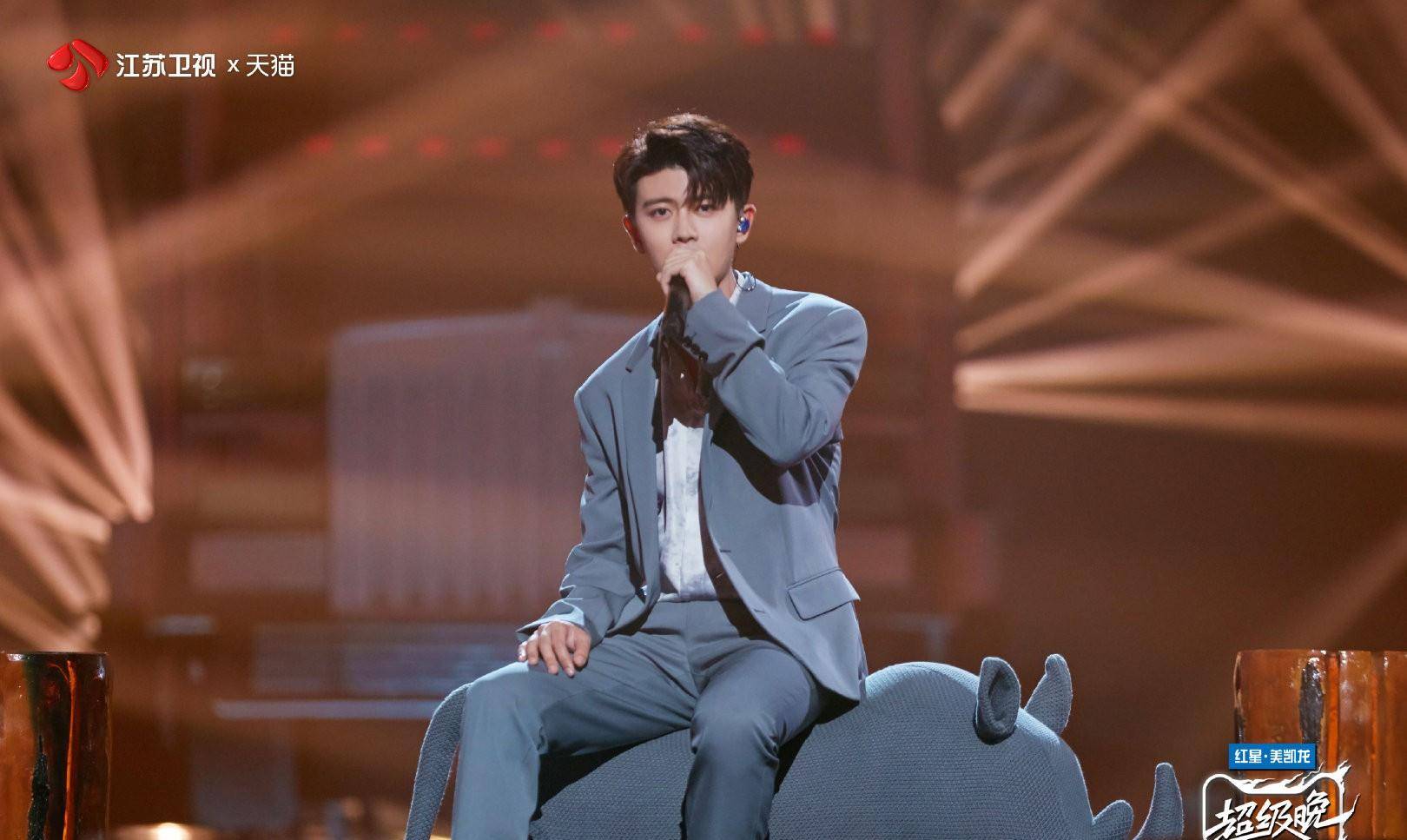 任嘉伦天猫晚会,你看到光彩,我更觉得励志_阿云嘎_梦想_车去