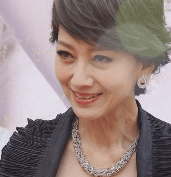 美貌修赘肉、P屁股、长腿，连视频都能作假变脸，明星还有什么是真的