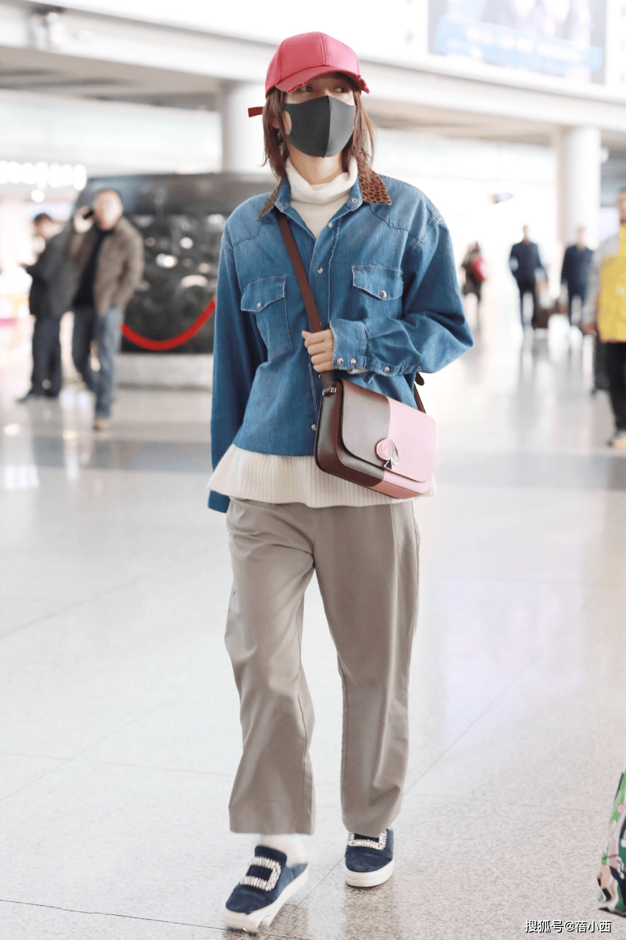 黑色 “吴昕”越来越自信了,一身黑西装穿出女王范,比以前时髦太多