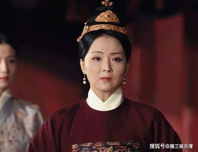 兰迪|别流行于正寡淡风了！这部剧服道化五彩缤纷，丫鬟造型都精致多变