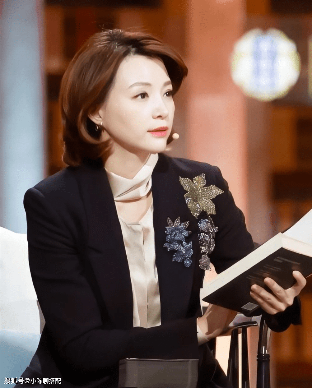 卷发四五十岁女人尽量少烫“大妈卷”，今年流行这3款发型，时髦气质