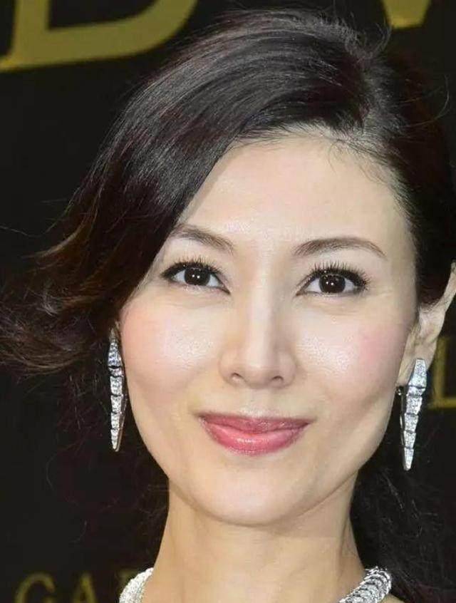 妖兽都市47岁李嘉欣事业线坚挺如旧，气质秒杀29岁倪妮！没打针就是美