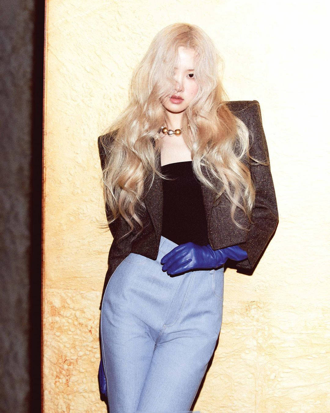 原创rosé朴彩英最新画报公开波点裙秀漫画腿满头金发一般人学不来