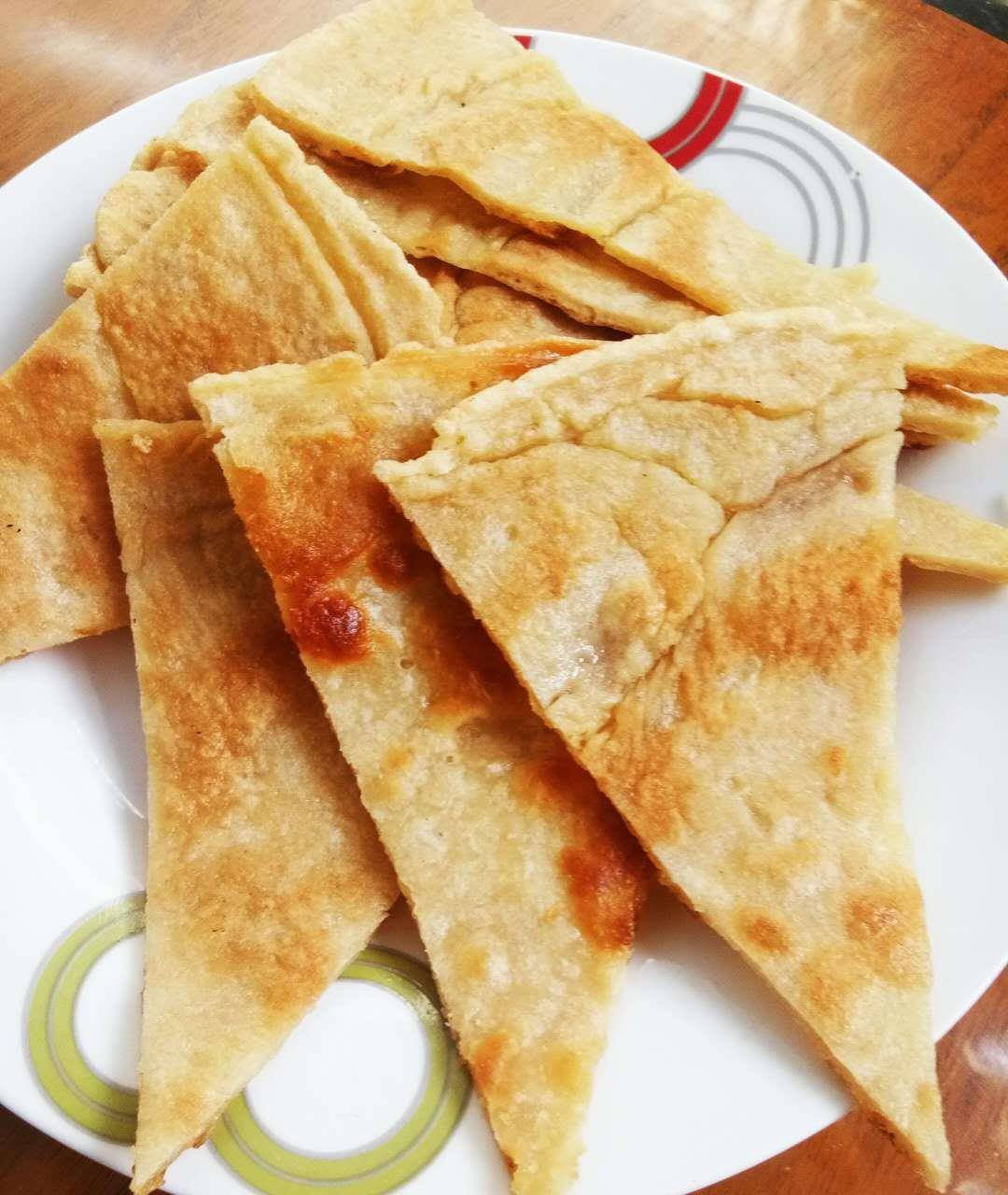 原创外焦里嫩的懒人快手白面饼2个鸡蛋1碗面制作过程面不沾手