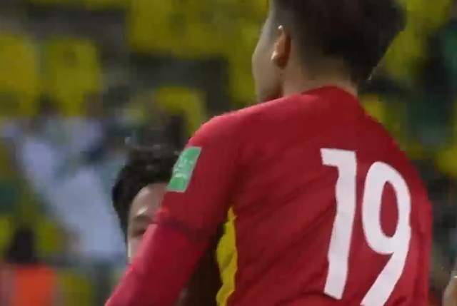 外援|24岁“越南梅西”决定出国踢球！球迷呼吁：来中超吧！