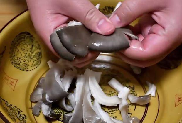 做法|炸蘑菇的好吃做法，比锅巴还香脆，营养美味，不错的家中小零食