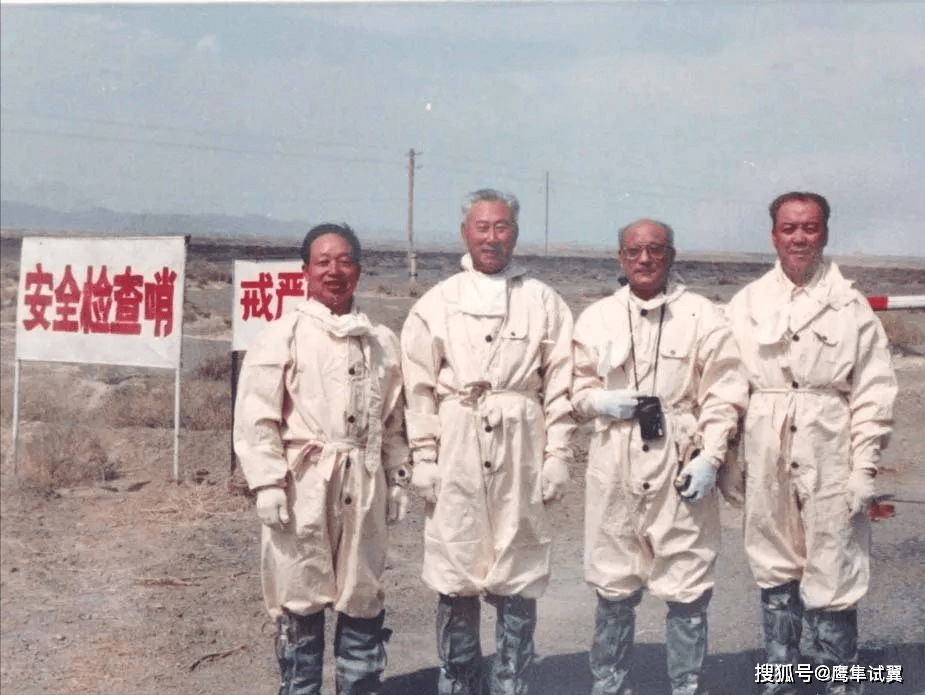 1958年的八月二十三号,咱中国人民解放军和蒋光头的部队蹲在金门这