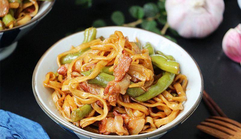 汤汁|家常豆角焖面,面条爽滑筋道,豆角软嫩油润,一碗根本不够吃