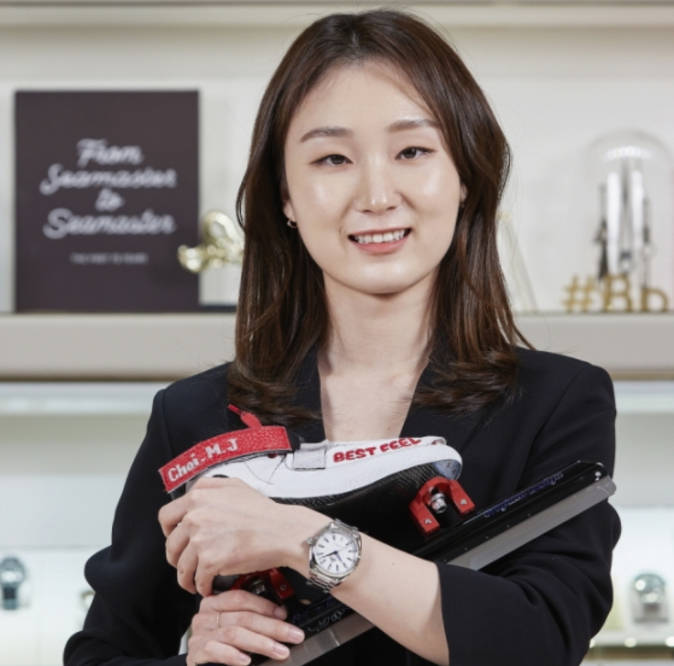 崔敏静笑了冬奥冠军喜获800万名表还有大批韩综等她登场