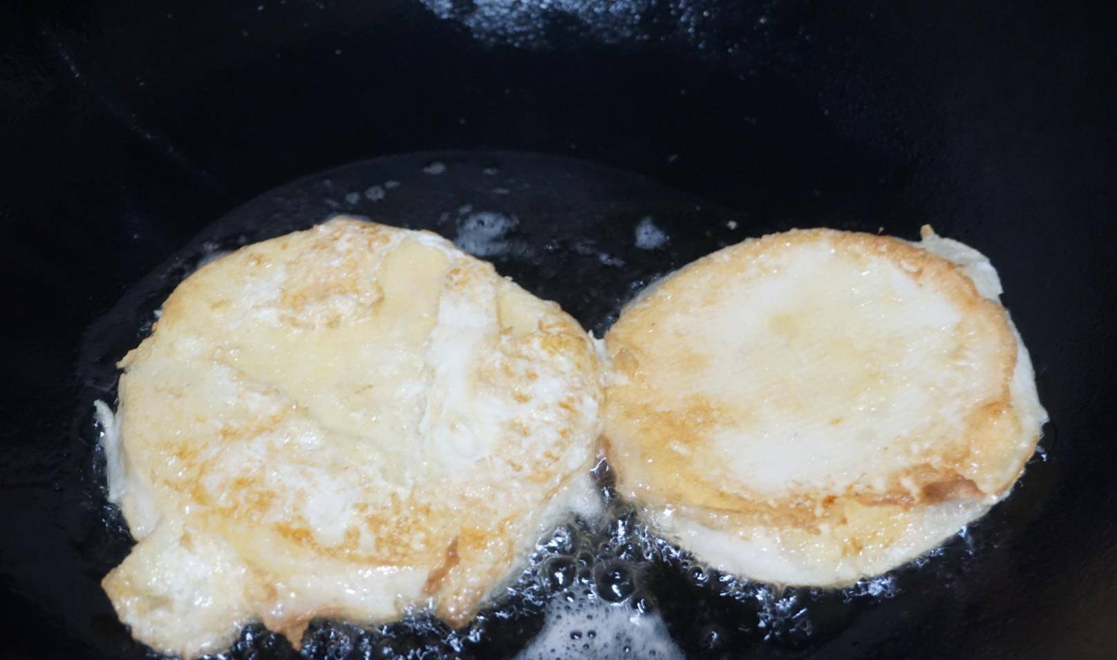 因为|炸馒头片多做一步,金黄酥脆,一点都不油腻,一家人早餐最爱吃