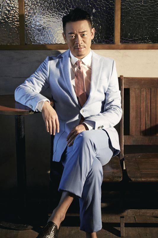 身份|他被称作是张嘉益的“小跟班”，以歌手身份出道，却在转型后被骂！